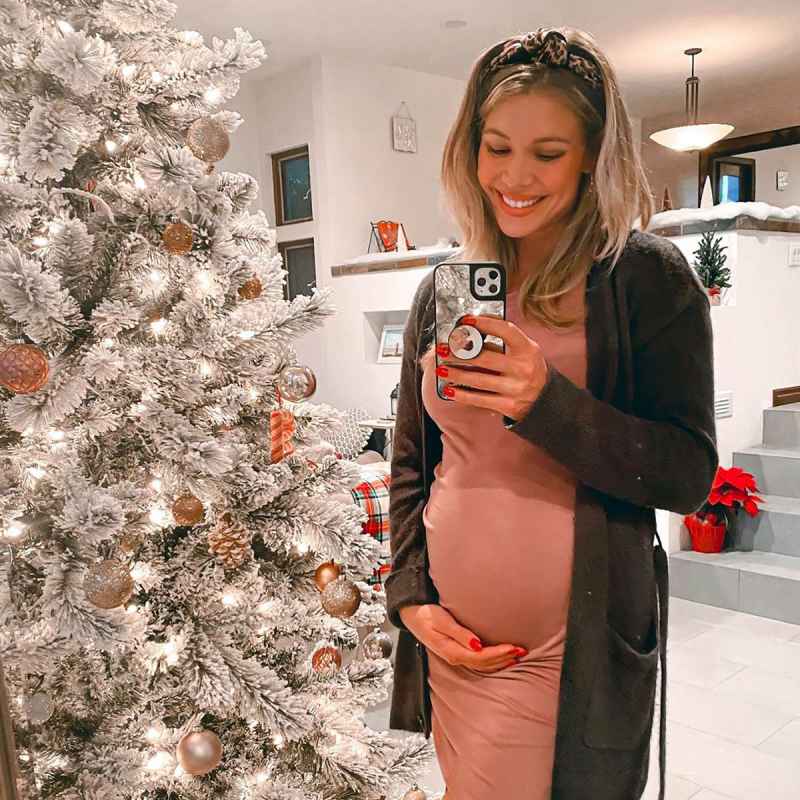Christmas Tree Cutie! See Pregnant Krystal Nielson's Baby Bump Album