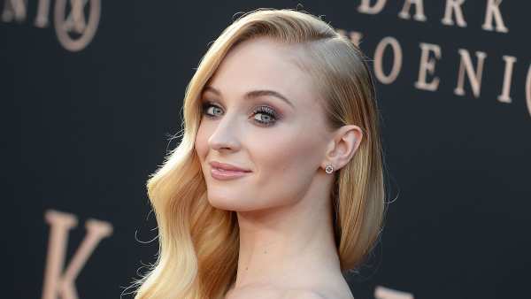 Sophie Turner Slams Anti-Maskers: I Wore One Giving Birth
