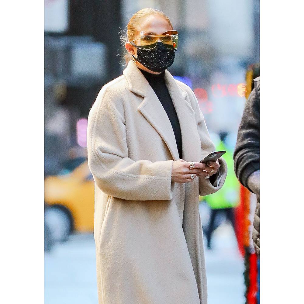 jennifer-lopez-nyc-max-mara-coat-mask
