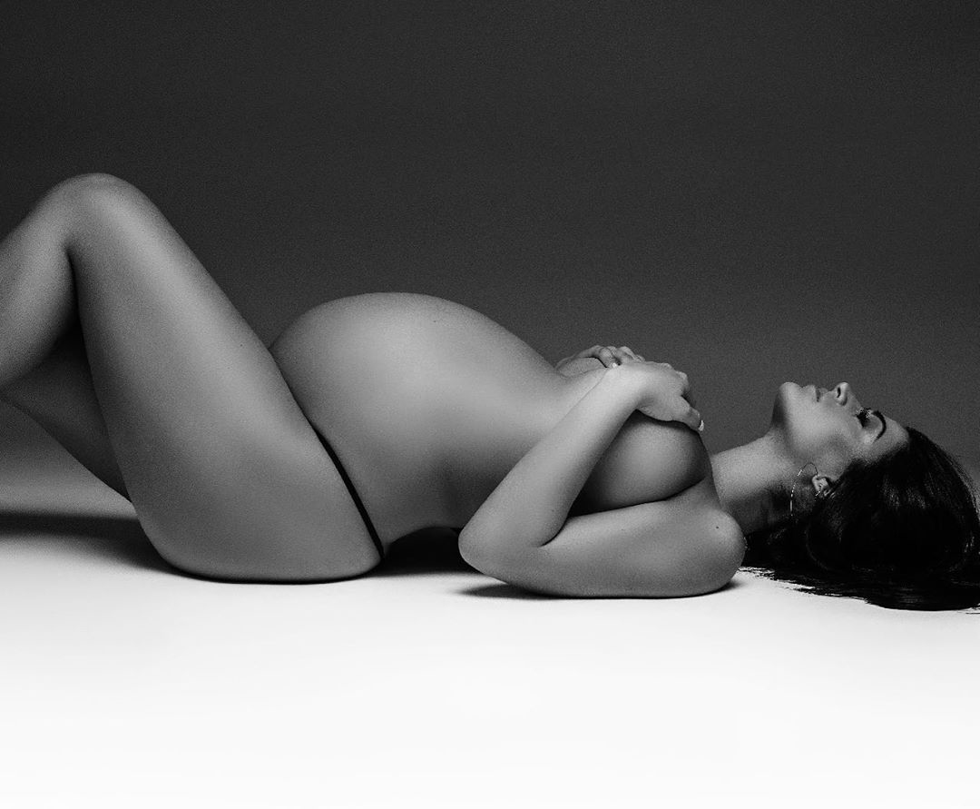 Sexy Pregnant Nude Art - Celebrities Posing Nude While Pregnant: Maternity Pics
