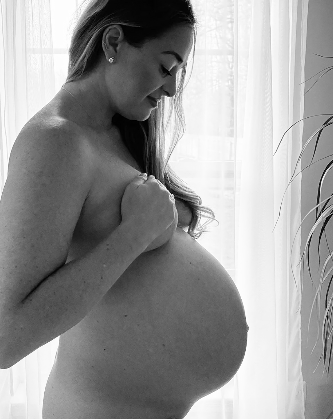 Pregnant Celebrity Videos - Celebrities Posing Nude While Pregnant: Maternity Pics
