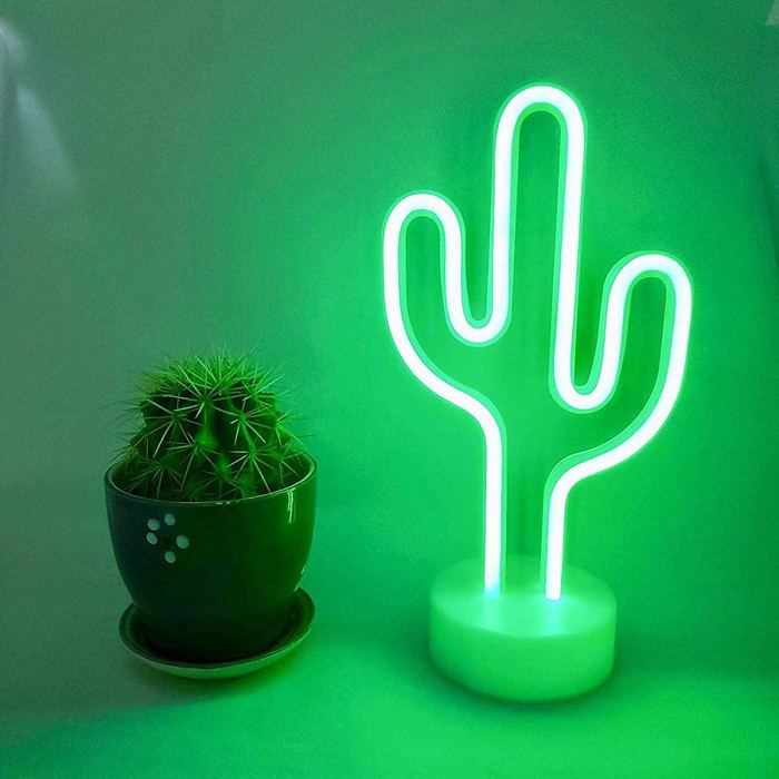 white-elephant-gifts-neon-cactus-light-lamp
