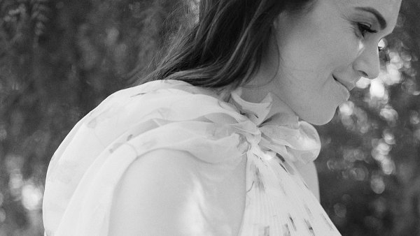 Pregnant Mandy Moore Shows Baby Bump in Gorgeous Maternity Shoot