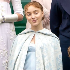 5 Things Know About Bridgerton Star Phoebe Dynevor