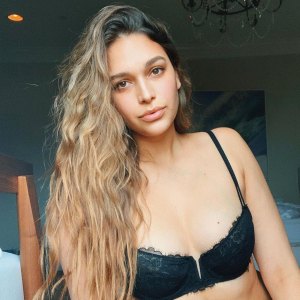 April Love Geary Shows Postpartum Body in Lingerie 6 Weeks After Son’s Birth