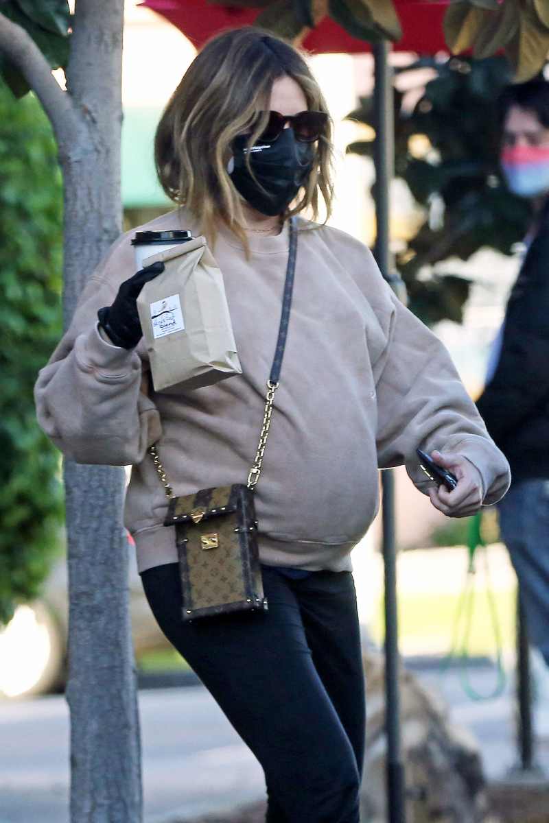 Ashley Tisdale Pregnancy Progress Sweater Mask Lunch