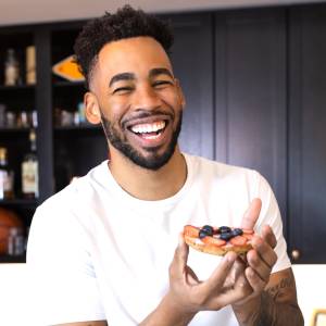 Bachelorette Mike Johnson Set Host Foxs That Looks Good Details