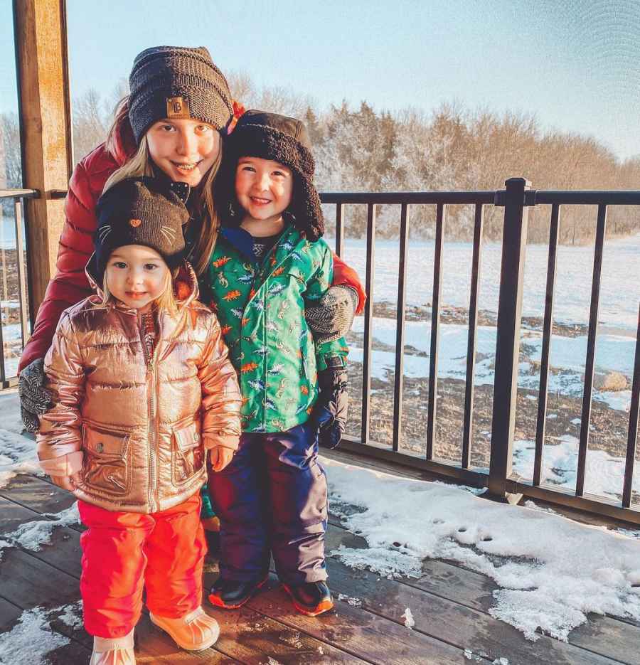 Winter Wonderland! Chelsea Houska’s Kids and More Families Playing in Snow