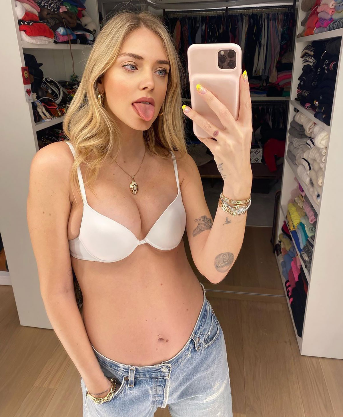 Blonde in lingerie selfie Pregnant Celebs Wear Lingerie While Pregnant Baby Bump Pics