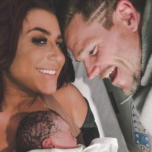 Chelsea Houska Shares Hospital Selfie With Husband Cole DeBoer and Infant Daughter Walker
