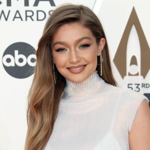 Gigi Hadid Kisses Her 4-Month-Old Daughter in Rare Selfie: ‘The Best Kid’