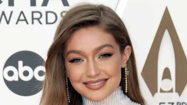 Gigi Hadid Kisses Her 4-Month-Old Daughter in Rare Selfie: ‘The Best Kid’
