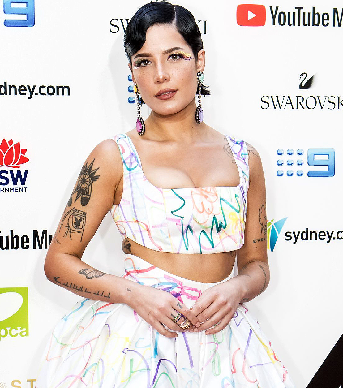 Halsey Is Pregnant Expecting Surprise 1st Child Baby Bump