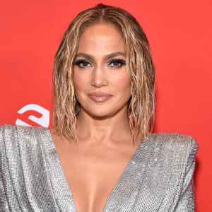 Jennifer Lopez Shuts Down Troll Who Claims She 'Definitely' Gets Botox: 'LOL That's Just my Face'