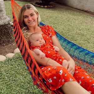 Lindsay Arnold No One Prepared Me for Nipple Pain While Breast-Feeding 2