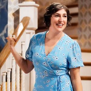 Mayim Bialik in Call Me Kat Mayim Bialik Loves Playing A Real Woman In Call Me Kat
