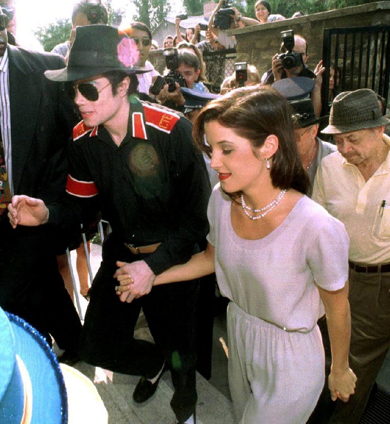 Michael Jackson and Lisa Marie Presley 1 Michael Jackson and Lisa Marie Presley A Timeline of Their Brief Marriage