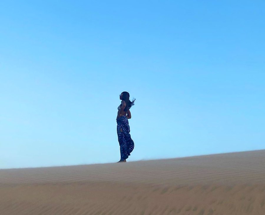 Naomi Campbell, 50, Shows Off Her Flawless Sense of Style and Killer Abs