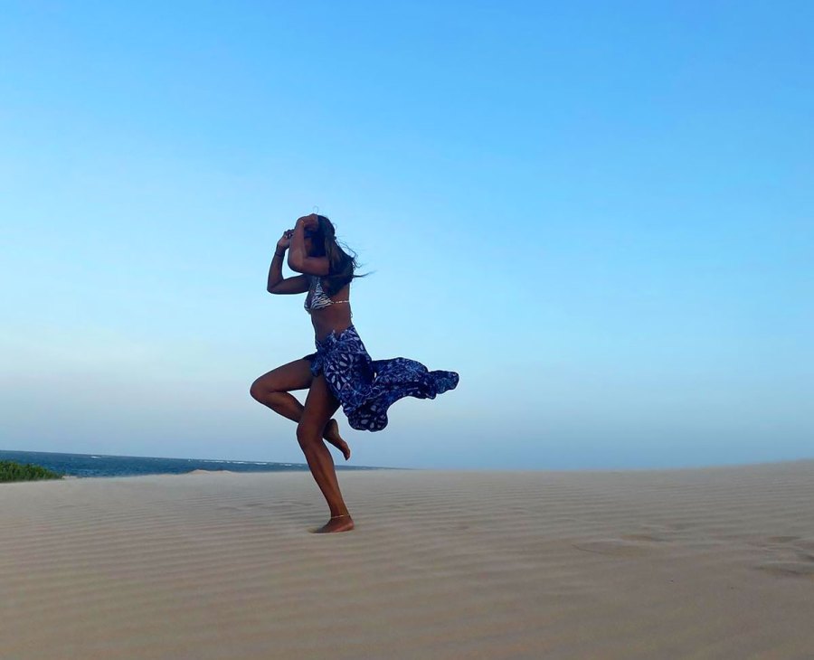 Naomi Campbell, 50, Shows Off Her Flawless Sense of Style and Killer Abs