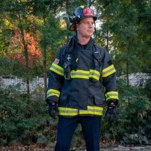 Peter Krause Compares 9-1-1's Bobby to Parenthood's Adam Braverman