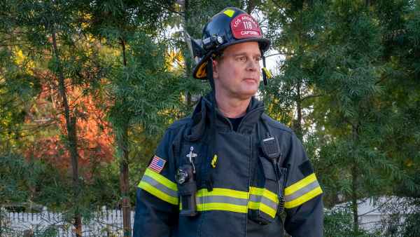 Peter Krause Compares 9-1-1's Bobby to Parenthood's Adam Braverman
