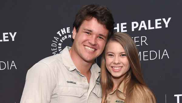 Pregnant Bindi Irwin Recreates Parents Throwback Baby Bump Photo With Husband Chandler Powell