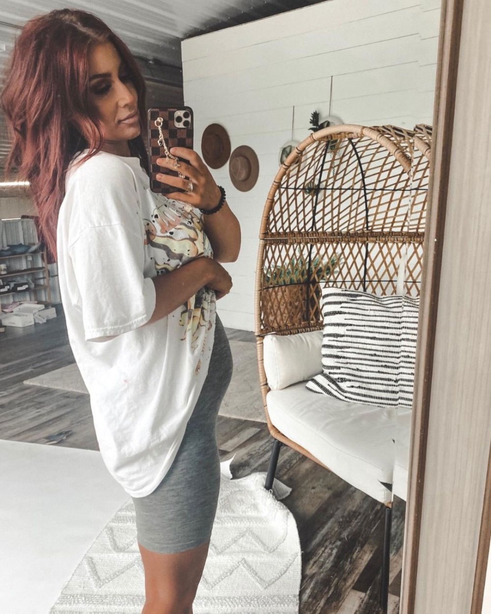 Pregnant Chelsea Houska Says Battling Body Insecurity Is Hard