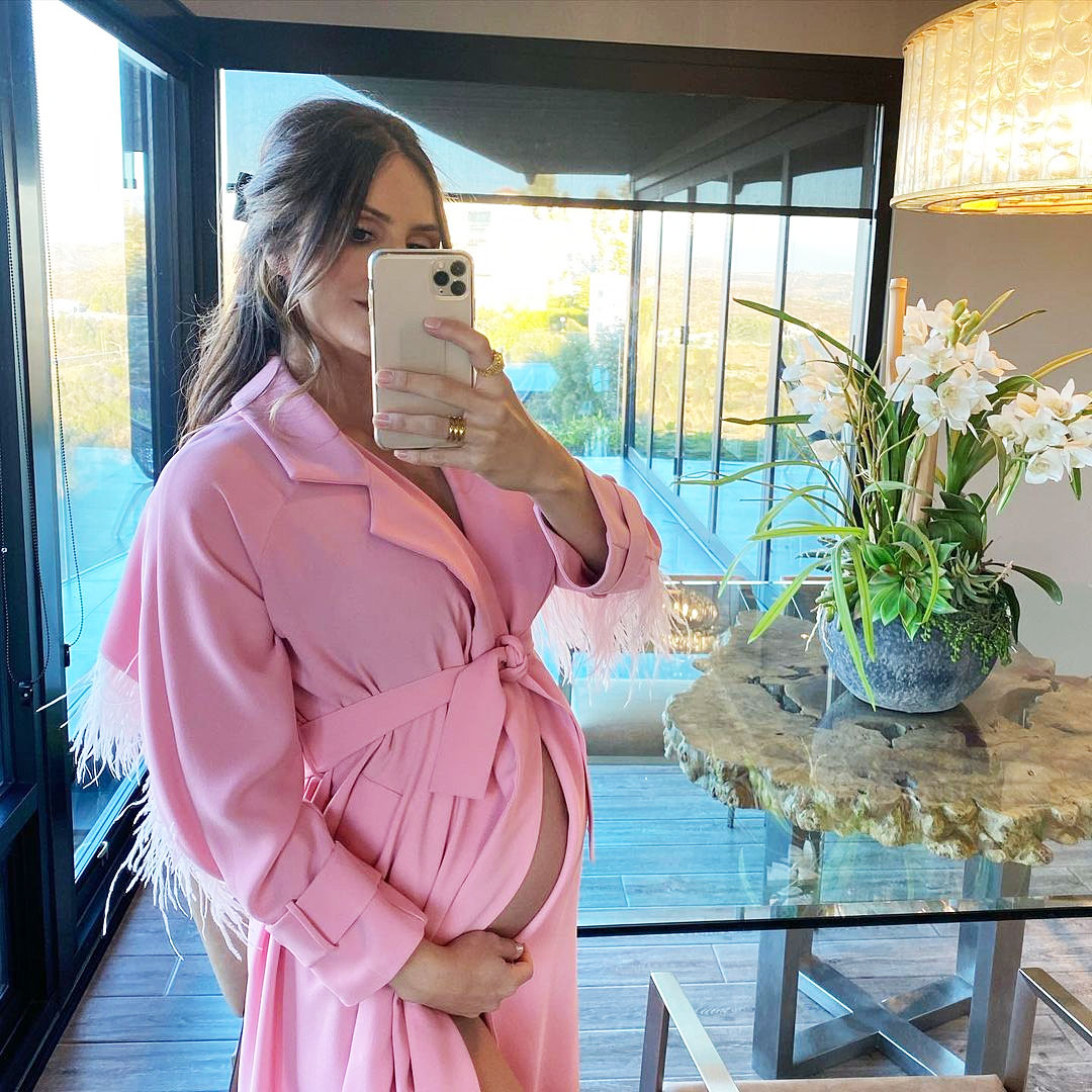 Pretty in Pink! Pregnant Katharine McPhee Gives Glimpse of Bare Baby ...