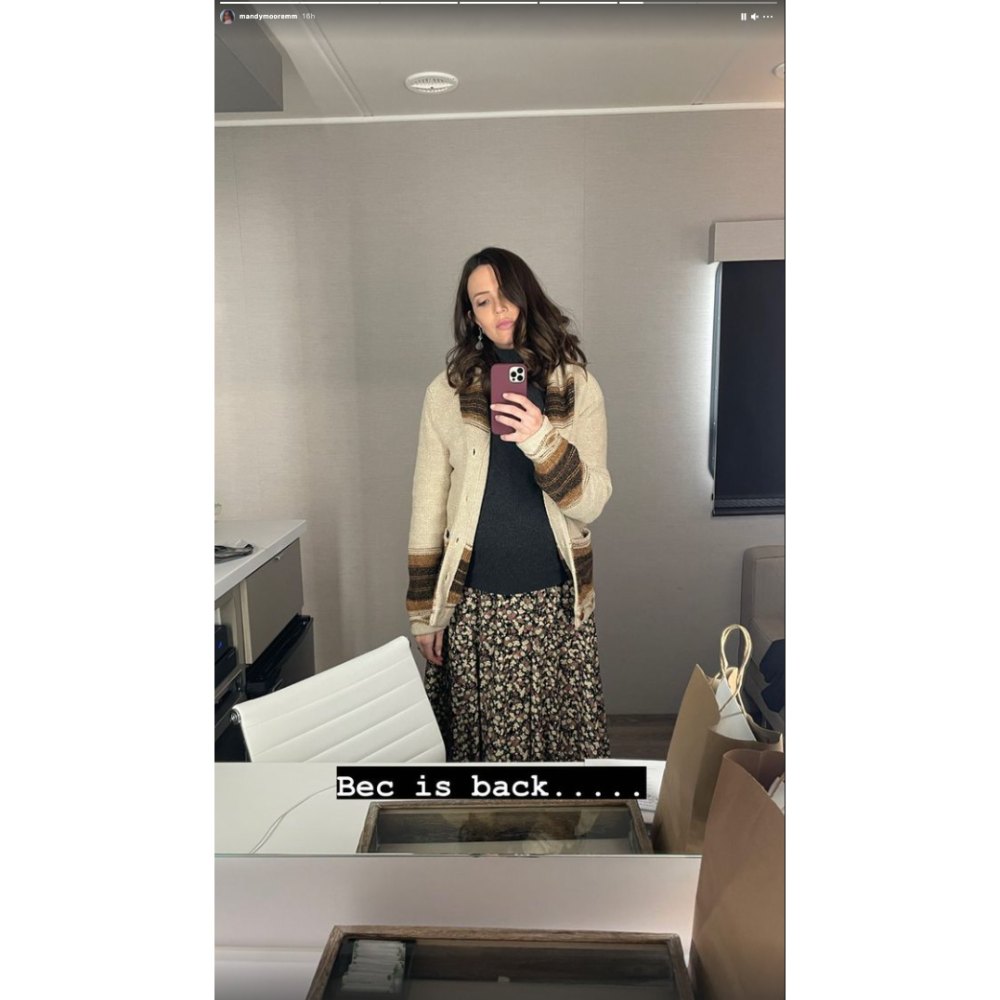 Pregnant Mandy Moore Shares Baby Bump Selfie From This Is Us Set