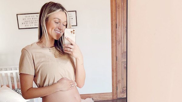 Pregnant Sadie Robertson Shows Bare Baby Bump at 25 Weeks