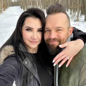 The Challenge Derrick Kosinski Is Engaged Girlfriend Nicole Gruman