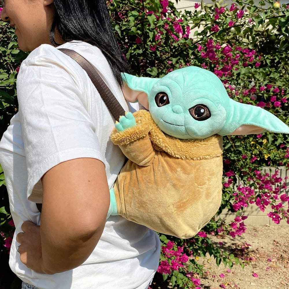 baby-yoda-piggyback-backpack