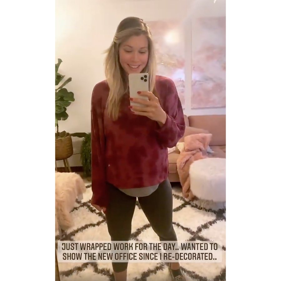 Krystal Nielsons baby bump
