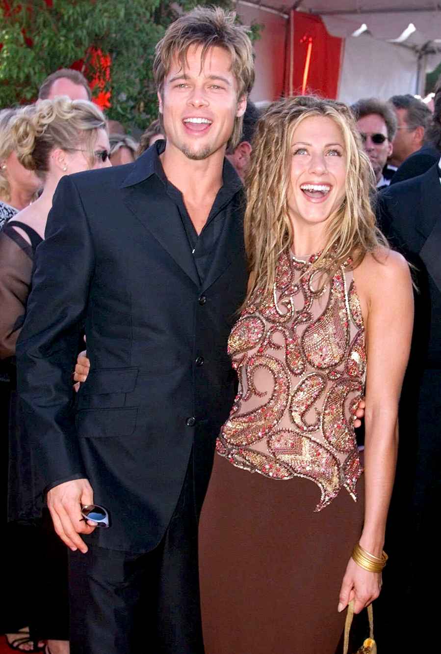 5 Brad Pitt dating Jennifer Aniston