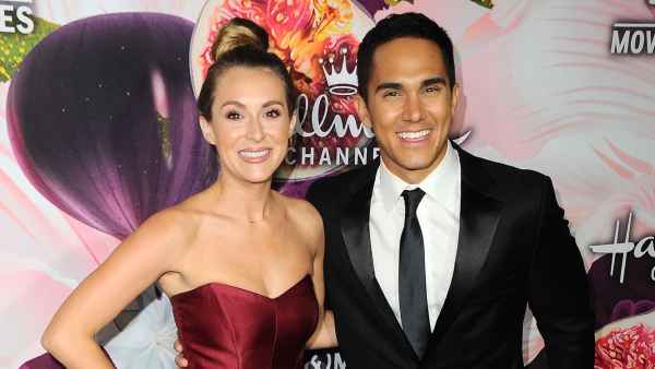 Alexa PenaVega and Carlos PenaVega Cake Reveal