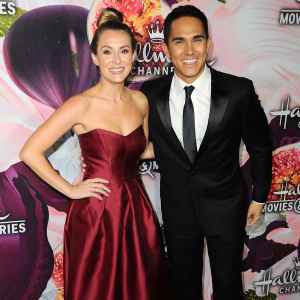 Alexa PenaVega and Carlos PenaVega Cake Reveal