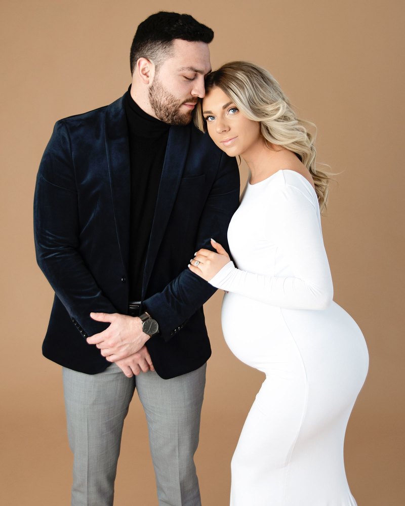 Aubrey Rainey and Mark Cuevas Stars Maternity Shoots