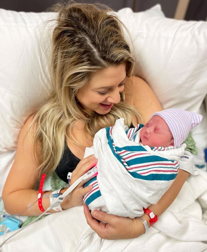 Bachelor’s Lesley Anne Murphy Is ‘Not Able to Breast-Feed’ Newborn Daughter After Double Mastectomy