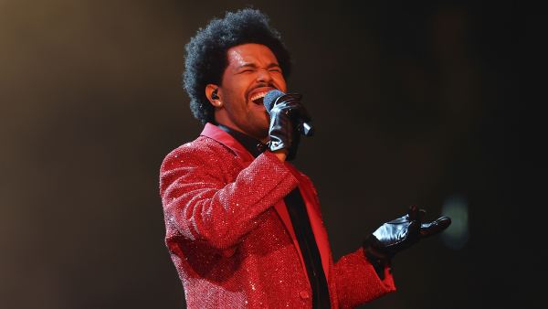 Best Memes of The Weeknd’s Super Bowl 2021 Halftime Show Performance