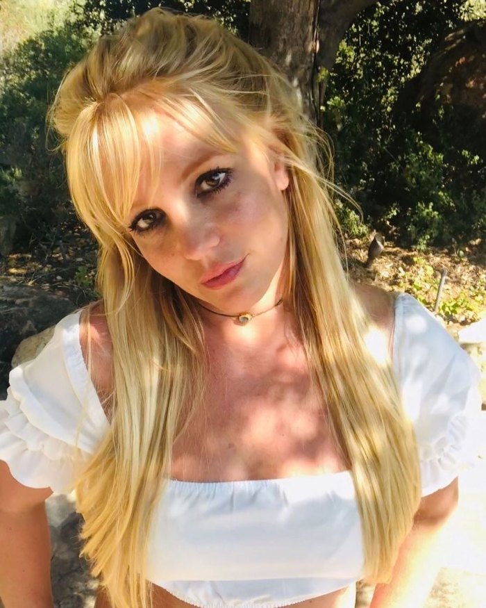 Britney Spears no está 'dejando mensajes secretos' en sus publicaciones de Instagram, dice el gerente de redes sociales