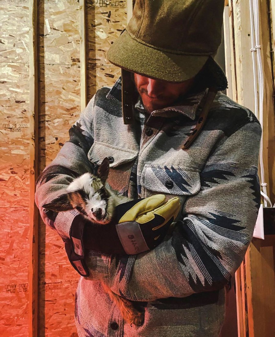 Chelsea Houska and Cole DeBoer Are Building a Farmhouse for Future Family of 6: Pics