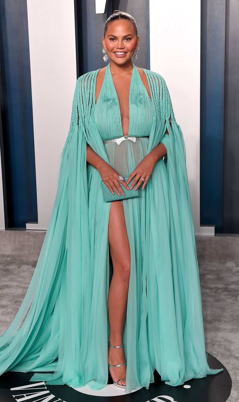 Chrissy Teigen Posts Nude Selfie 1 Week After Endometriosis Surgery