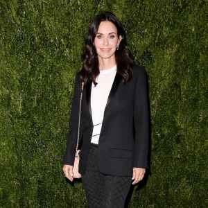 Courteney Cox Plays Friends Theme Song On Piano