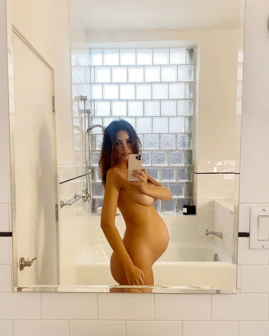 Emily Ratajkowski Nude Selfie More 2021 Baby Bump Pics