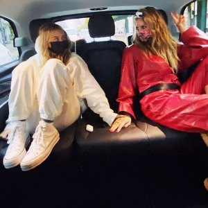Heidi Klum Kisses Look-Alike Daughter Leni, 16, in Sweet Shot