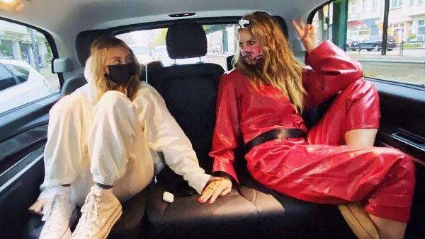 Heidi Klum Kisses Look-Alike Daughter Leni, 16, in Sweet Shot