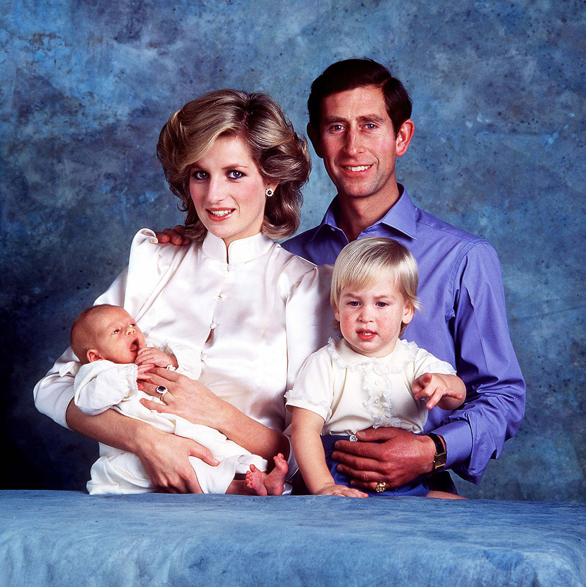 Родился 7 принцем. Дети принца Чарльза и Дианы. Семья леди Дианы.
