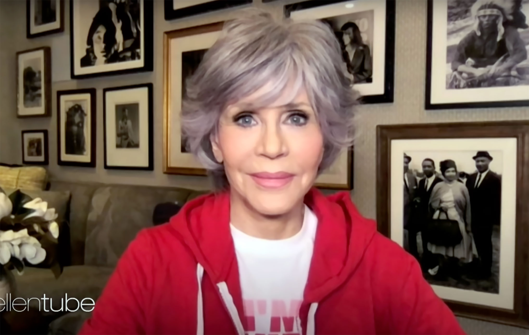 Jane Fonda Is Embracing Her Gray Hair: Watch