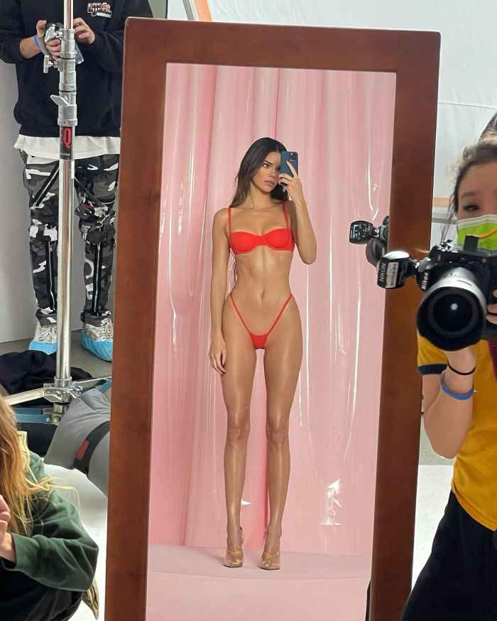 Kendall Jenner Admits She Has 'Bad Days' Amid Comments About Her Body Following Sєxy SKIMS PH๏τoshoot With Kim Kardashian and Kylie Jenner