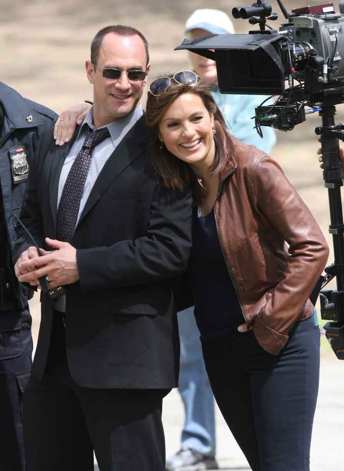 Law and Order SVU Crossover Promo Shows 1st Look at Olivia and Elliots Reunion Christopher Meloni Mariska Hargitay